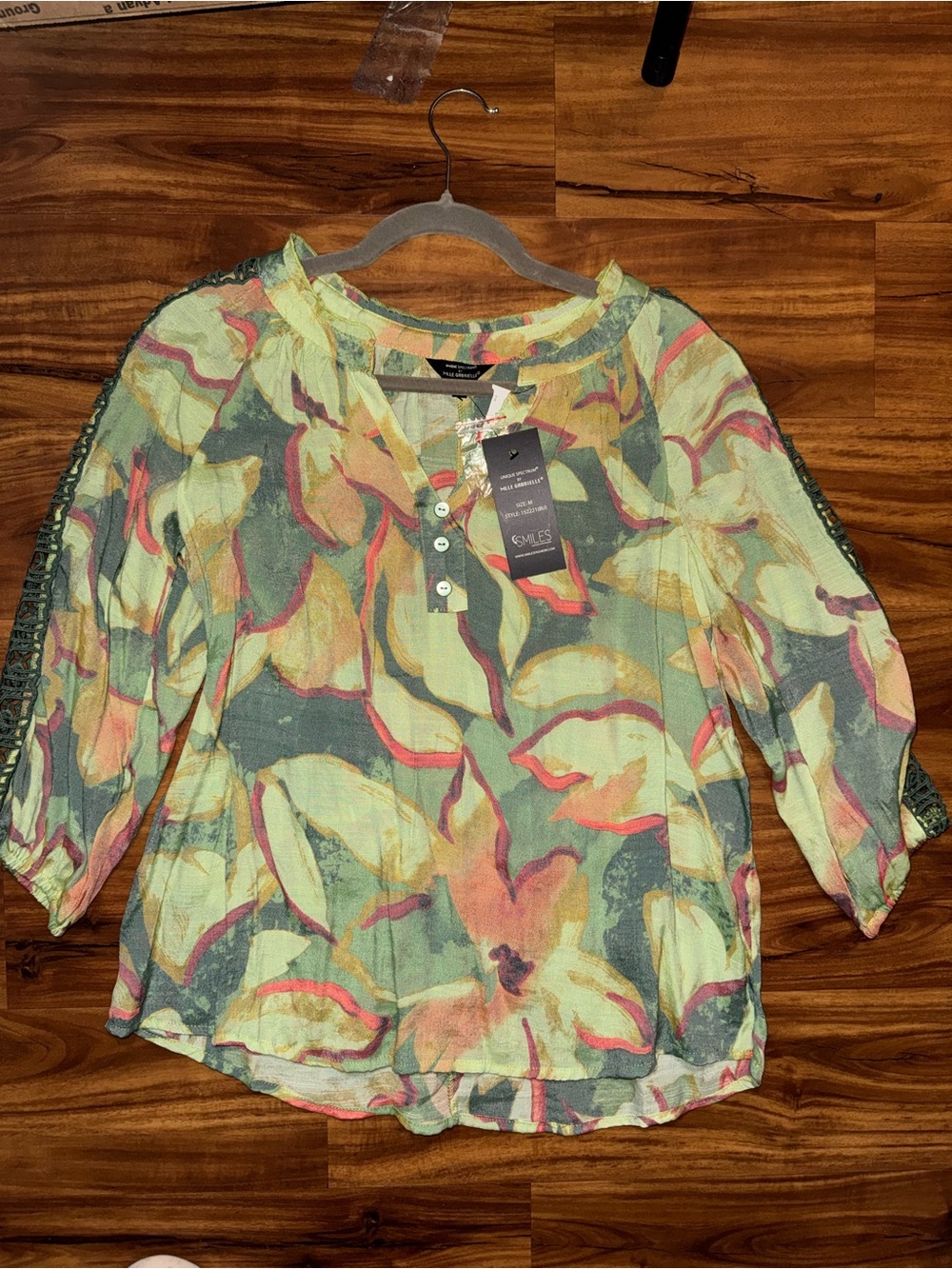 $13 Friday Unique Spectrum by MLLE GABRIELLE Floral Henley Blouse in Green Multi